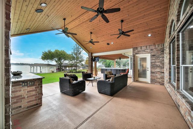 9698 E Shore Drive, Willis, TX 77318