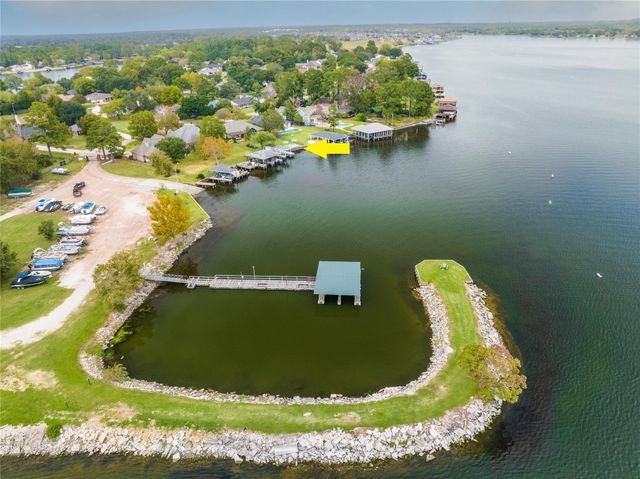 9698 E Shore Drive, Willis, TX 77318