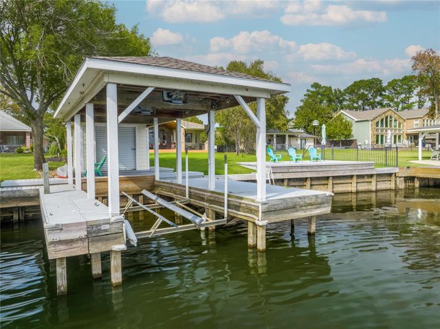 9698 E Shore Drive, Willis, TX 77318