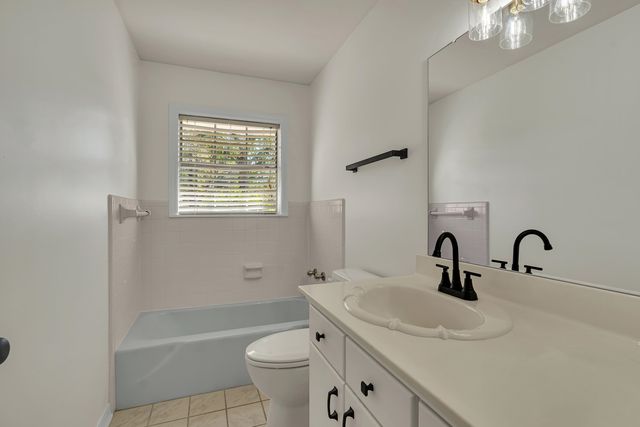 1900 Beth Dr., Longview, TX 75605