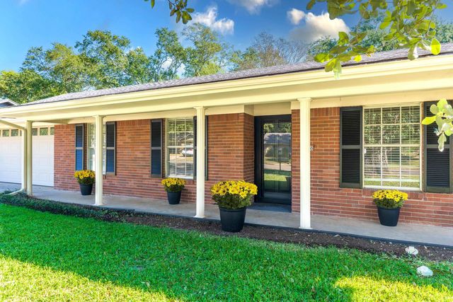 1900 Beth Dr., Longview, TX 75605