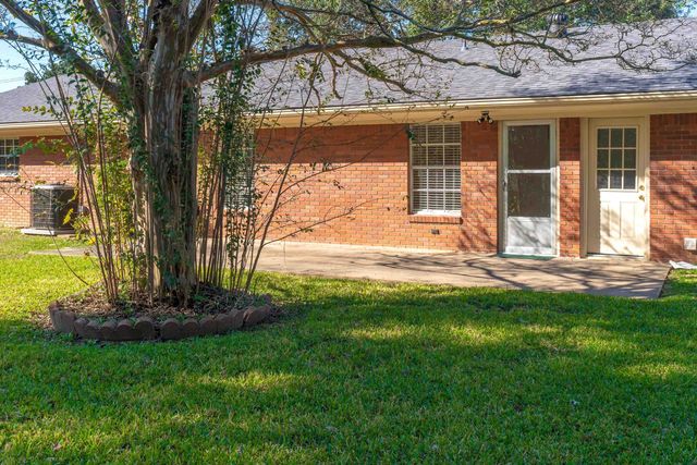 1900 Beth Dr., Longview, TX 75605