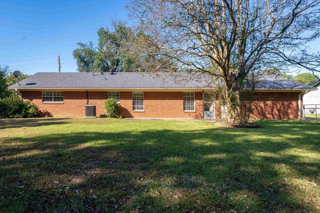 1900 Beth Dr., Longview, TX 75605