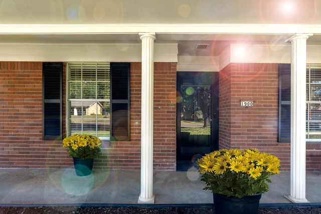 1900 Beth Dr., Longview, TX 75605