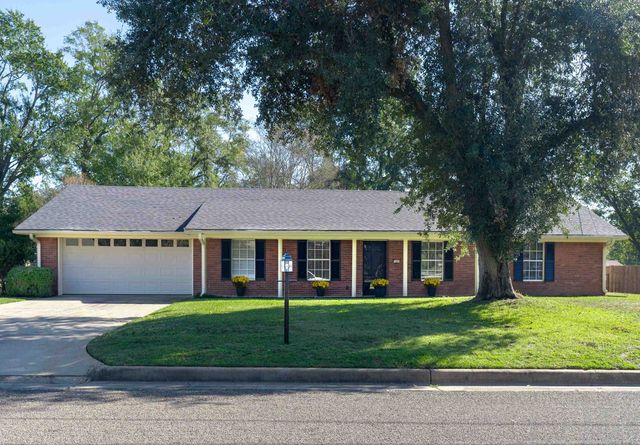 1900 Beth Dr., Longview, TX 75605