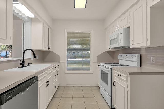 1900 Beth Dr., Longview, TX 75605