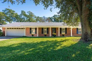 1900 Beth Dr., Longview, TX 75605