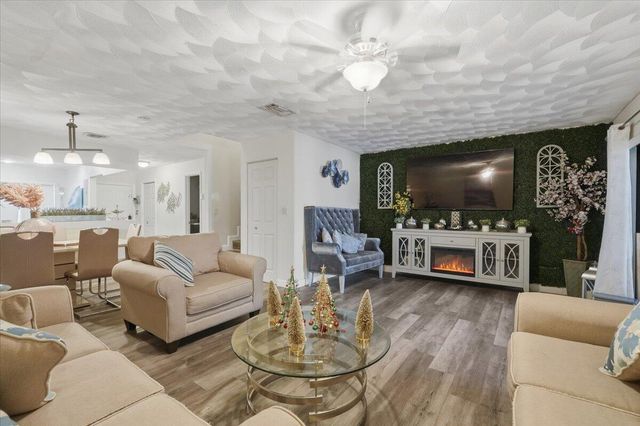 9240 NW 14th Street 270, Pembroke Pines, FL 33024