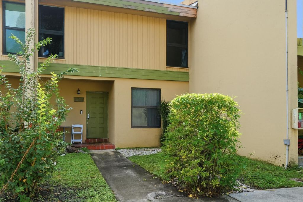9240 NW 14th Street 270, Pembroke Pines, FL 33024