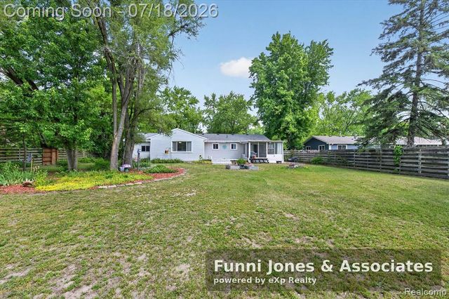 9650 Woodland Court, Ypsilanti, MI 48197