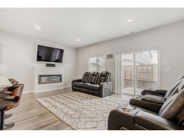 3131 S LINDEN St, Cornelius, OR 97113