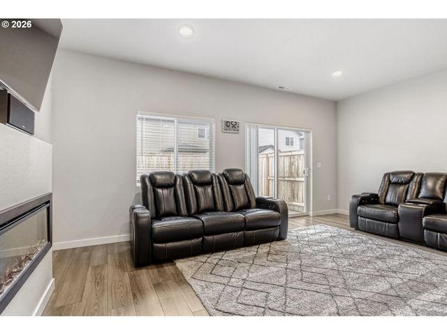 3131 S LINDEN St, Cornelius, OR 97113