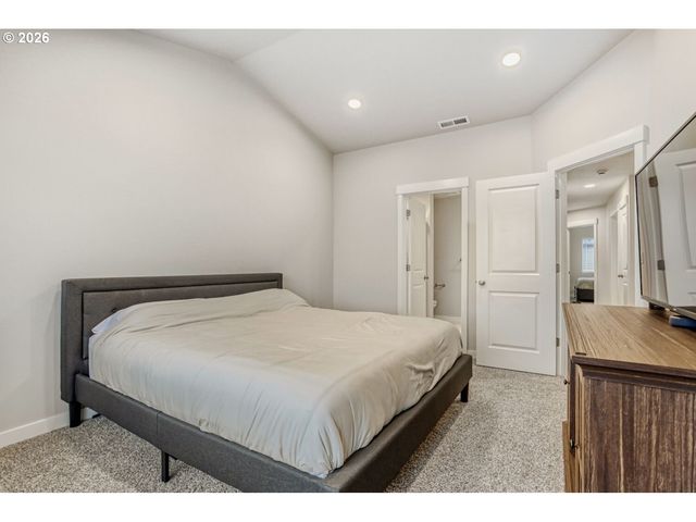 3131 S LINDEN St, Cornelius, OR 97113