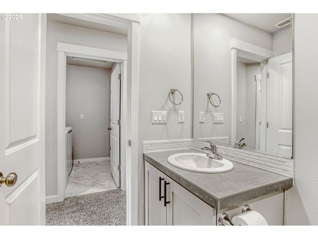 3131 S LINDEN St, Cornelius, OR 97113