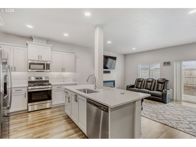 3131 S LINDEN St, Cornelius, OR 97113