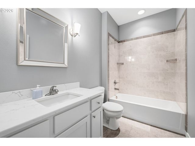 1814 Se 11TH Ave, Canby, OR 97013