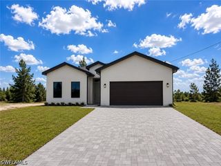 2220 NE 39th TER, Cape Coral, FL 33909