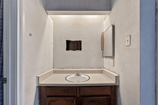 10135 Shell Rock Road, La Porte, TX 77571