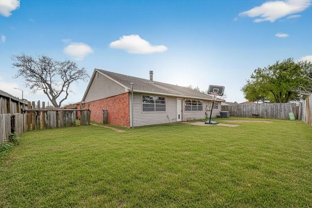 10135 Shell Rock Road, La Porte, TX 77571