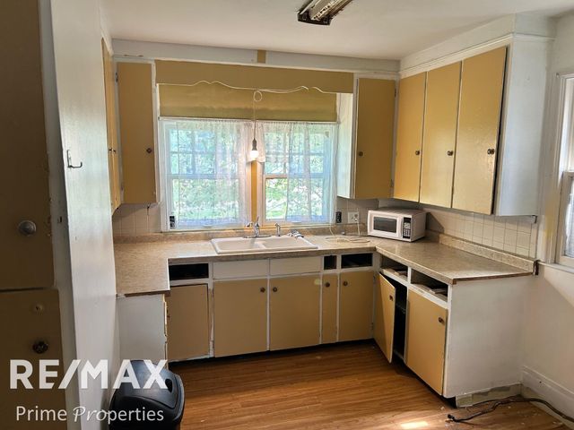 626 E 2nd Street, Flint, MI 48503