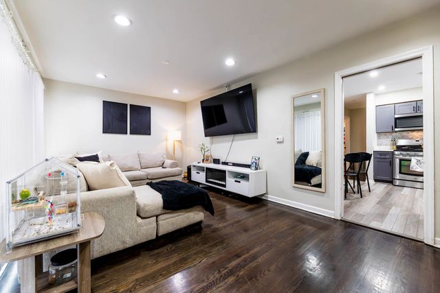 7124 S KEDZIE Avenue, Chicago, IL 60629