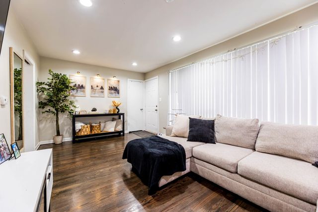 7124 S KEDZIE Avenue, Chicago, IL 60629