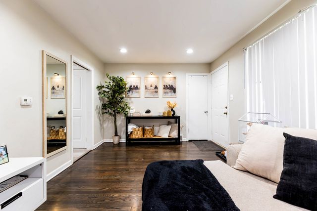 7124 S KEDZIE Avenue, Chicago, IL 60629