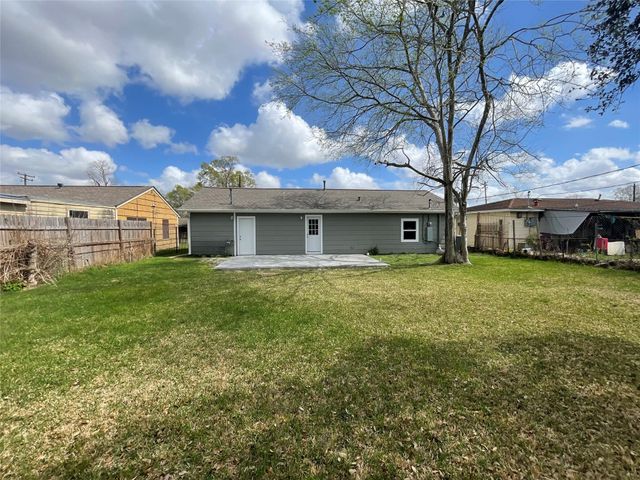 7634 Belbay Street, Houston, TX 77033