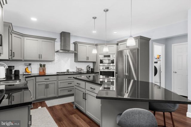 200 SIANNA CIR, Wernersville, PA 19565