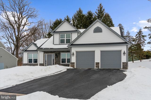 200 SIANNA CIR, Wernersville, PA 19565