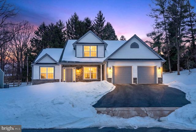 200 SIANNA CIR, Wernersville, PA 19565