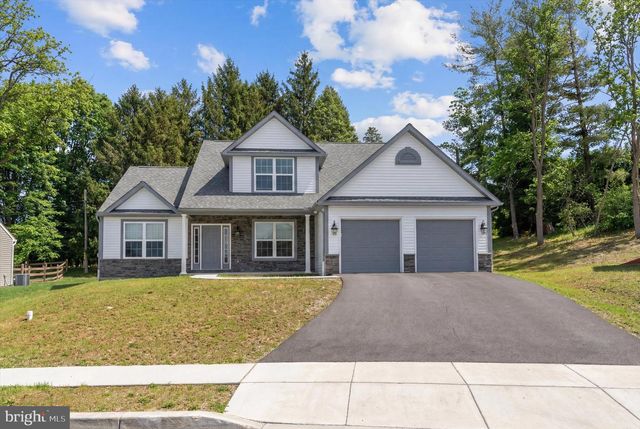 200 SIANNA CIR, Wernersville, PA 19565