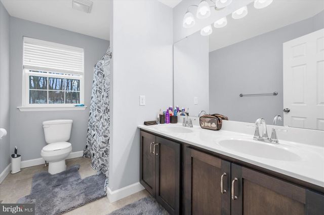 200 SIANNA CIR, Wernersville, PA 19565