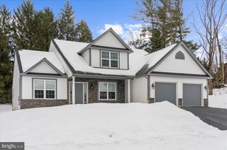 200 SIANNA CIR, Wernersville, PA 19565