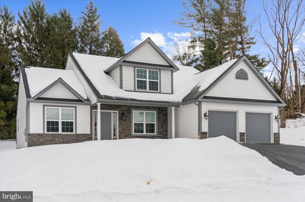 200 SIANNA CIR, Wernersville, PA 19565