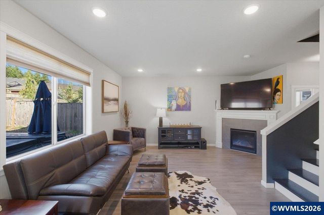 1473 Meadow Av, Silverton, OR 97381