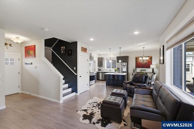 1473 Meadow Av, Silverton, OR 97381