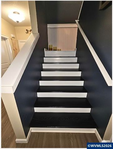 1473 Meadow Av, Silverton, OR 97381