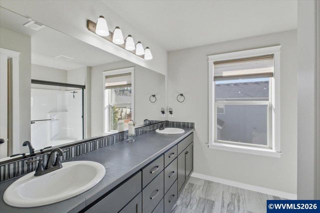 1473 Meadow Av, Silverton, OR 97381