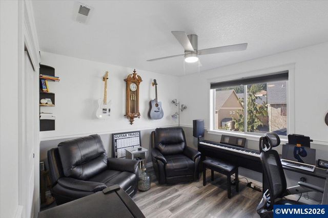 1473 Meadow Av, Silverton, OR 97381