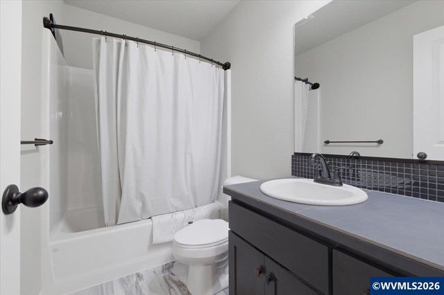 1473 Meadow Av, Silverton, OR 97381