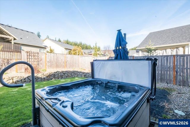 1473 Meadow Av, Silverton, OR 97381