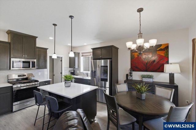 1473 Meadow Av, Silverton, OR 97381