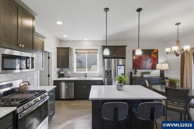 1473 Meadow Av, Silverton, OR 97381