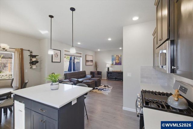 1473 Meadow Av, Silverton, OR 97381