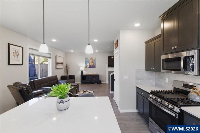 1473 Meadow Av, Silverton, OR 97381