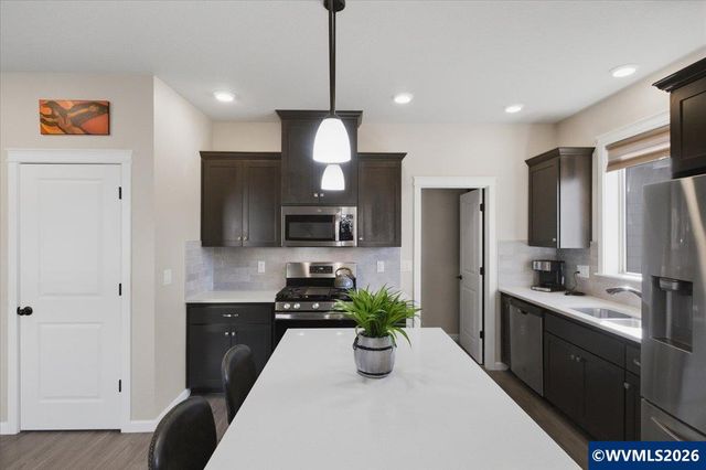 1473 Meadow Av, Silverton, OR 97381