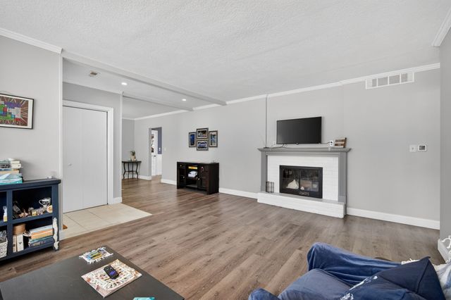 1605 Ashworth Road, West Des Moines, IA 50265