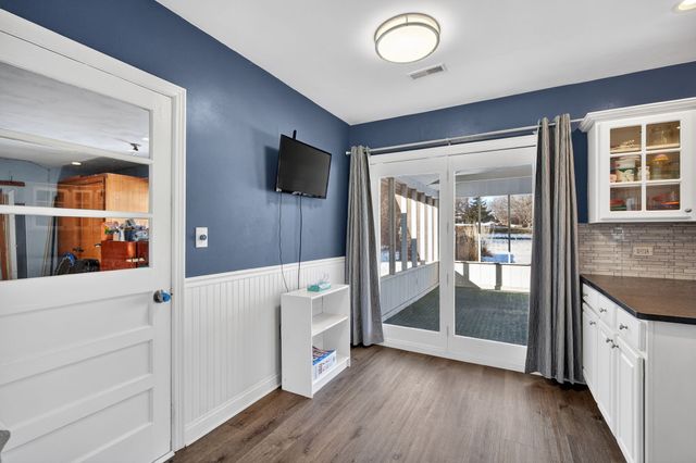 1605 Ashworth Road, West Des Moines, IA 50265