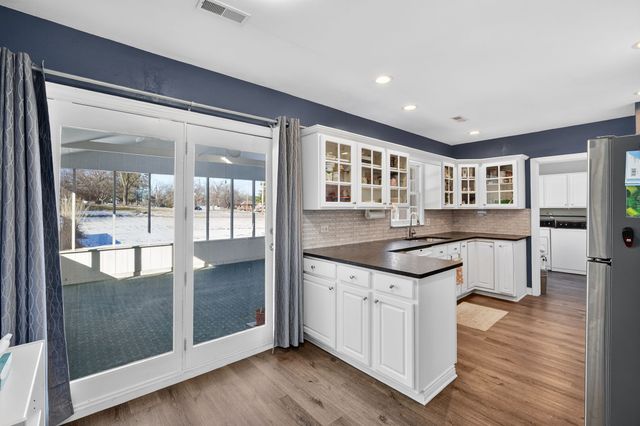 1605 Ashworth Road, West Des Moines, IA 50265